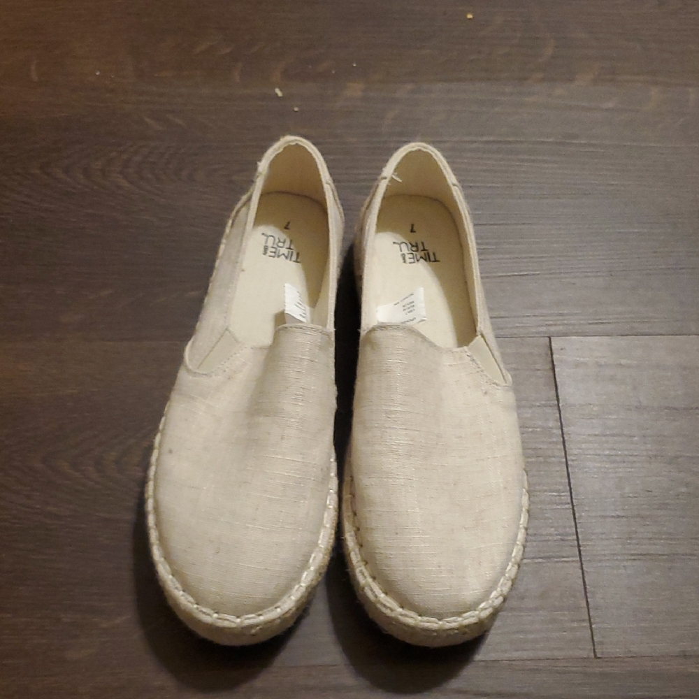 Time and Tru Women's Cream Slip-On Sneakers